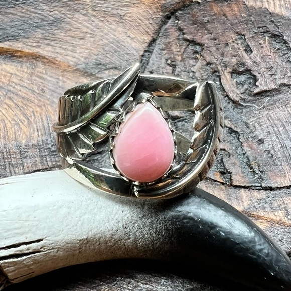 Hand Crafted Jewelry - Queen Conch Wide Band Ring | 925 Sterling Silver | Leaf Detail | 7.75